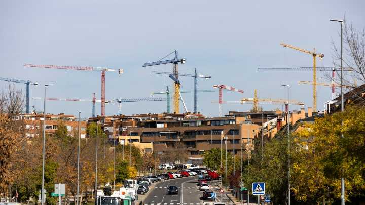 La OCDE alerta de un "punto de inflexión" para España: pensiones al límite y crisis de vivienda con un déficit estructural enquistado