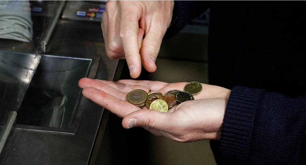 Casi la mitad de chilenos no llegan a fin de mes con sus ingresos