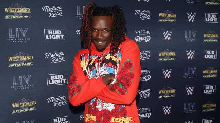 WWE NXT Results 11/4 - Six Woman Tag Team Match, Je'Von Evans Takes On Saquon Shugars & More