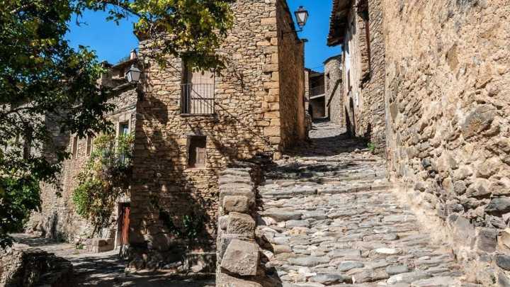 Ni albañil ni arquitecto: el maño que convirtió una cuadra en una cómoda casa cuenta cómo lo hizo