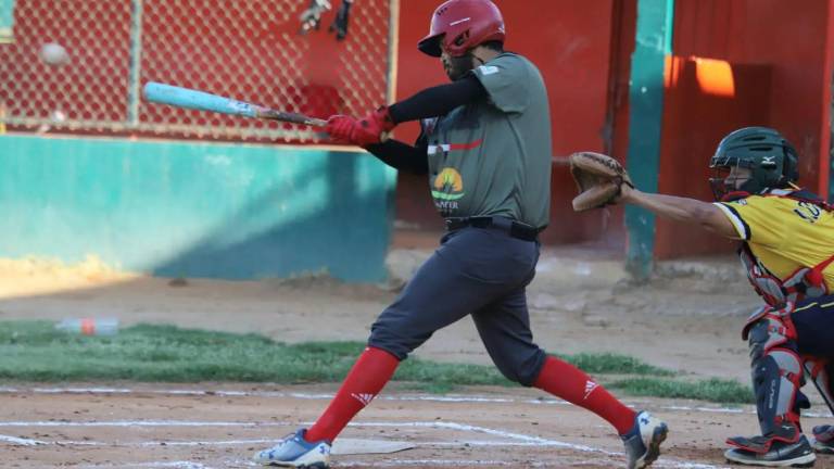 Distribuidora Villegas sale avante en Liga Meseros al Bat