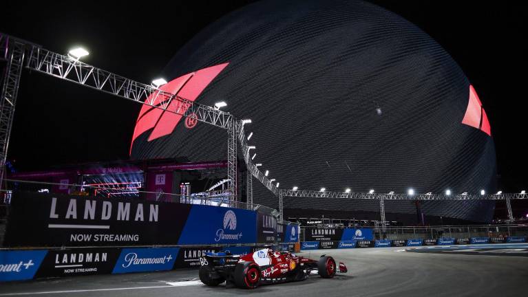Leclerc domina la primera práctica en Las Vegas; Albon y Tsunoda sorprenden