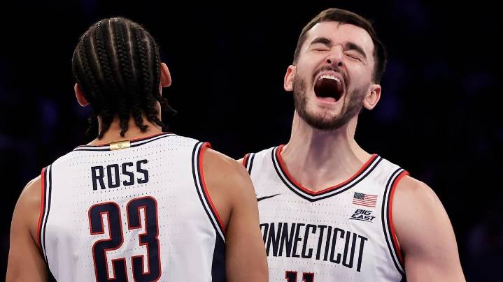 No. 5 UConn beats No. 13 Illinois 74