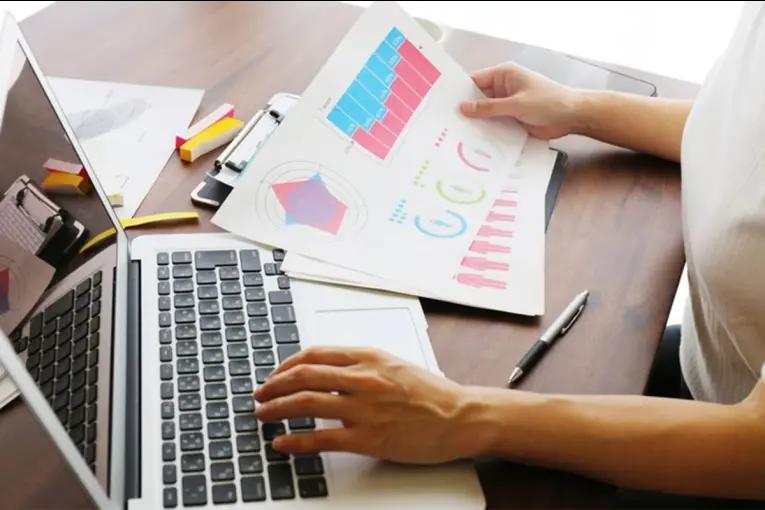 Capacitación gratuita: ofrecen 50.000 becas para cursos laborales y rápida salida laboral