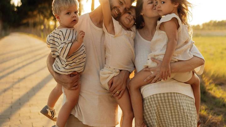 El número ideal de hijos para cuidar la salud mental, según un estudio científico