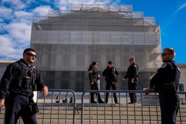 Cuestiona Suprema Corte legalidad de aranceles de Trump