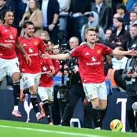 Arsenal winning run ends in Sunderland draw, De Ligt rescues Man Utd