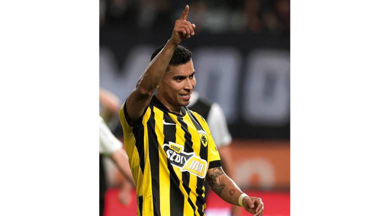 Orbelín Pineda anota y da el triunfo al AEK Atenas en la Superliga de Grecia