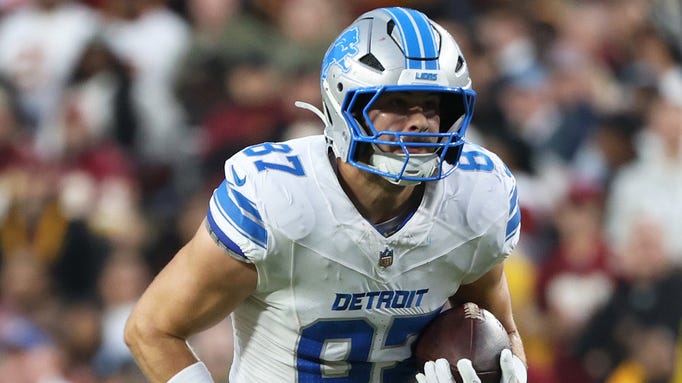 Lions injury updates: Tight end Sam LaPorta placed on injured reserve
