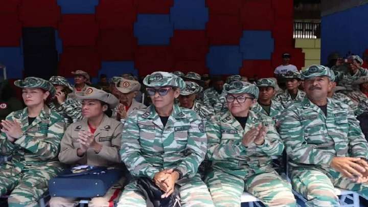 En diferentes regiones del país se realizó el sábado militar comunal navideño