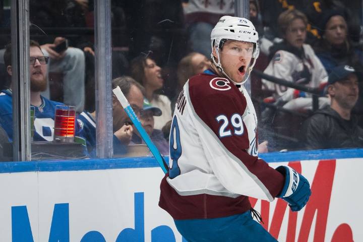 Deadspin | Avalanche, Ducks collide in battle of division leaders