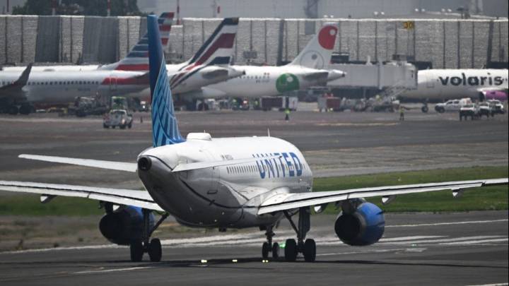 Close Call At New York's LaGuardia Airport As Two United Airlines Planes Collide On Tarmac