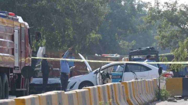 Atacante suicida mata a 12 personas frente a tribunales en Pakistán