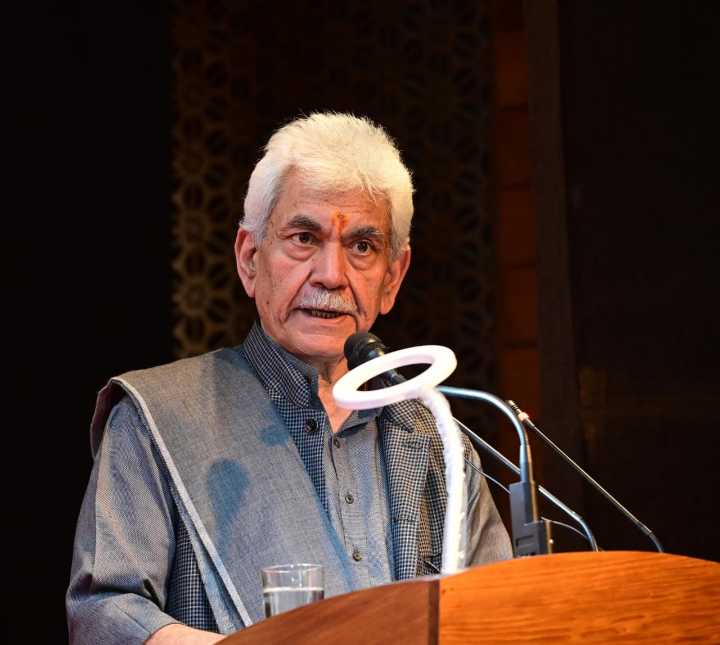 LG attends Foundation Day celebration  of 13 States, UTs at Raj Bhawan