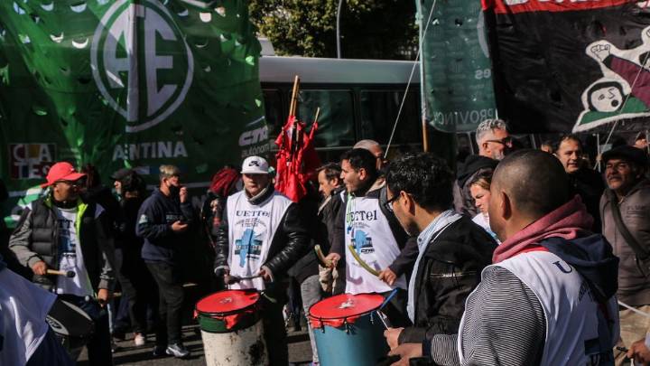 No acepta debate: el Gobierno modificará el Salario Mínimo Vital y Móvil por decreto