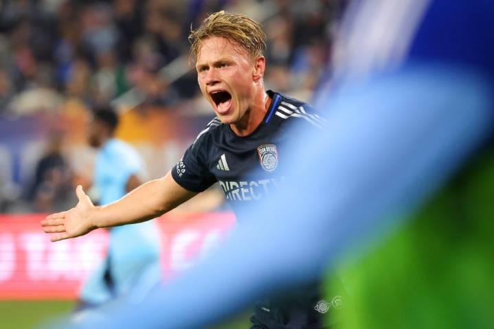 Tom Krasovic: Bumpy pitch put SDFC at a homefield disadvantage. Here's hoping it doesn't last.