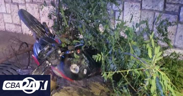 Un hombre falleció al chocar su moto contra uno de los muros de la Cañada