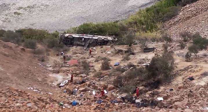 Grave accidente en Arequipa: bus cae a abismo y deja 37 fallecidos