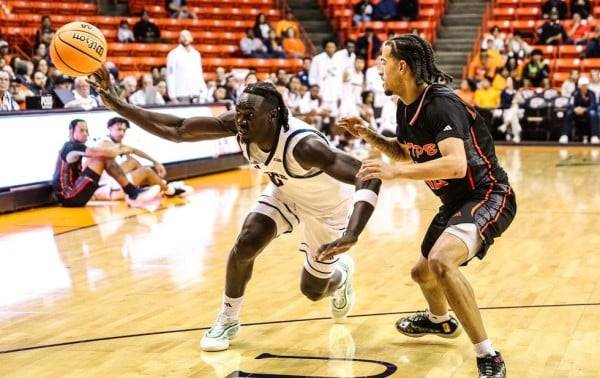 Mineros derrotan a Mustangs