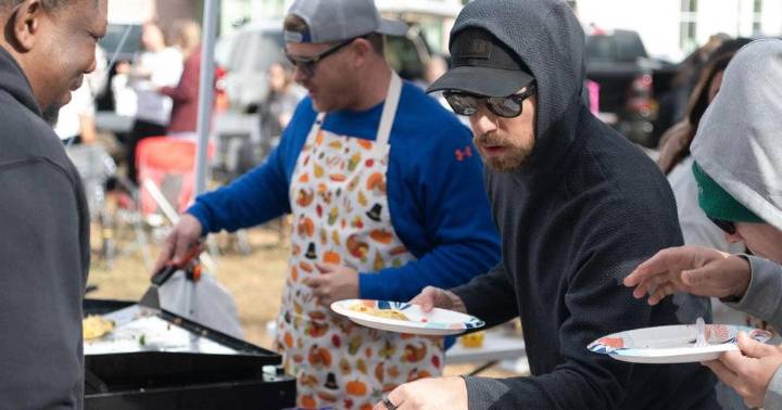 Boosters provide hearty Thanksgiving send-off for Dordt football team