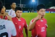 A los combos: el poco amistoso saludo entre las selecciones de Corea del Norte y Japón en pleno mundial