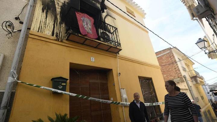 El sospechoso del incendio de Ricote, procesado por tres asesinatos: lo delató la caligrafía en la pintada 'Wachi paga cabrón'