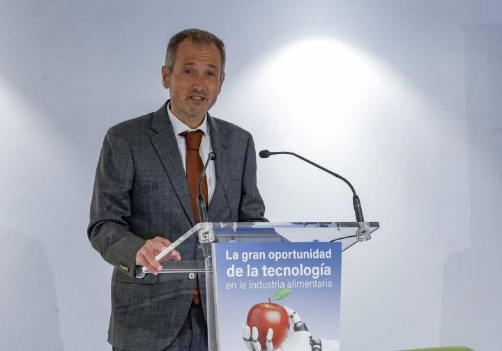 El Principado promete que apoyará a la industria alimentaria igual que a la de defensa, la química o la energética