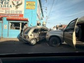 Reportan fuerte choque en la calle Nueva España