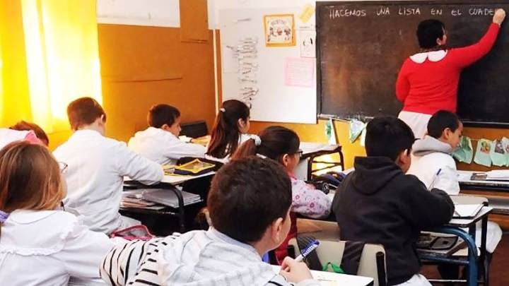 En 21 de las 24 provincias de Argentina, el salario docente es más bajo que hace 10 años
