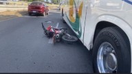 Moto se impacta contra autobús de Vallarta Plus en Mezcales