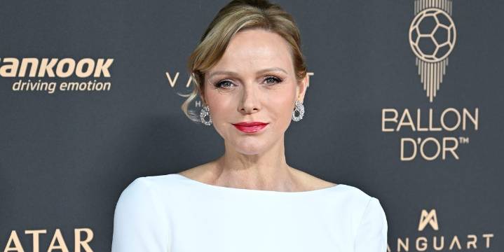 La americana de cuadros que ha estrenado la princesa Charlene de Mónaco es la más buscada del otoño