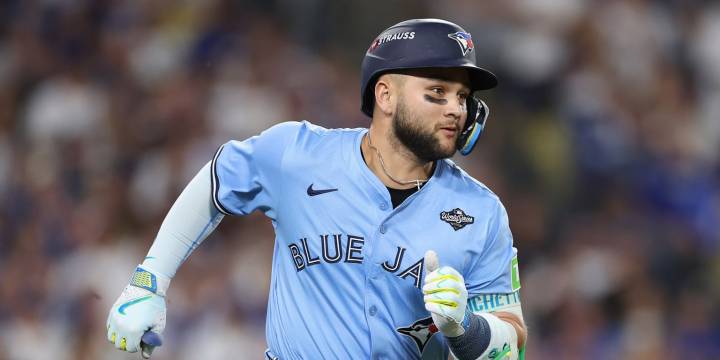 Bo Bichette receives qualifying offer from Blue Jays