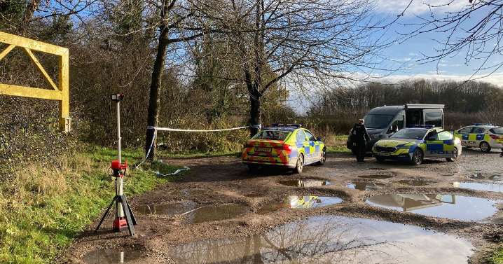 Photos show police cordon by scene of tragic discovery near Leicestershire canal