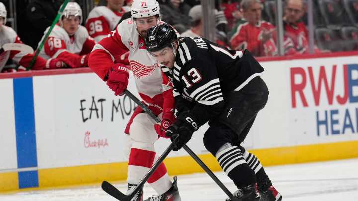 Wings can't come all the way back this time, lose 4