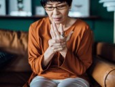 qué es, para qué sirve y qué alimentos la contienen para aliviar los dolores articulares