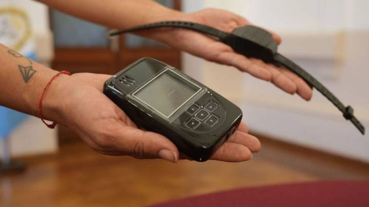 Violencia de género: el MPA respaldó la implementación de tobilleras duales y elabora un protocolo para su uso