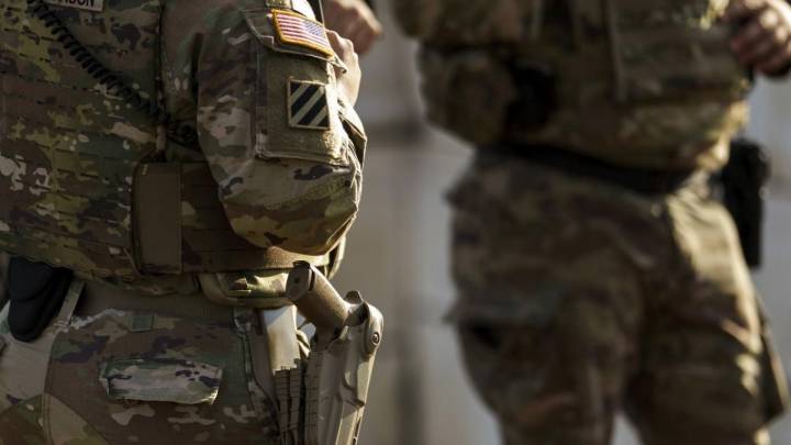 Juez ordena la liberación de cientos de migrantes arrestados en las redadas en Chicago