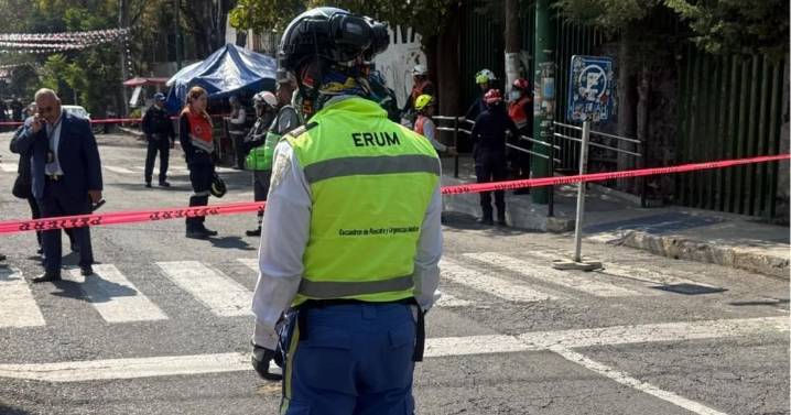 Evacúan la ENAH por supuesta amenaza de bomba; 750 personas desalojadas