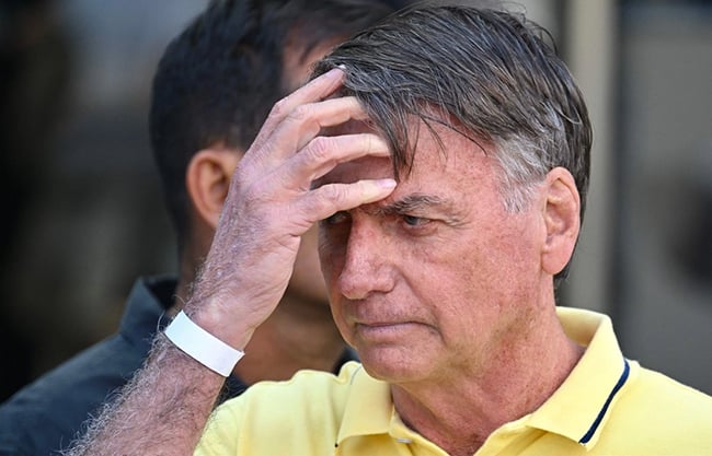 Bolsonaro dice que ‘paranoia’ causada por medicamentos lo orilló a tratar de quemar su tobillera electrónica