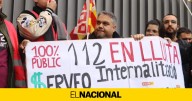 Trabajadores del 112 se manifiestan en Interior para exigir la internalización, como reclama el Parlament