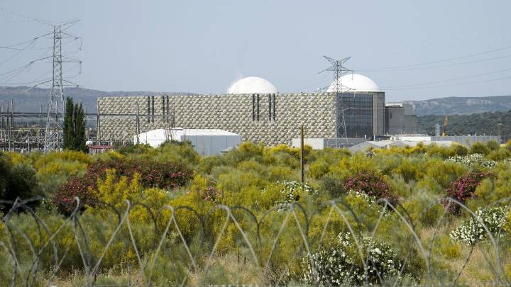 Adenex denuncia una "burda manipulación social y parlamentaria" para prolongar la vida de la central nuclear de Almaraz