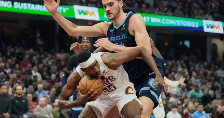 Donovan Mitchell scores 30 as Cavaliers rally for 108