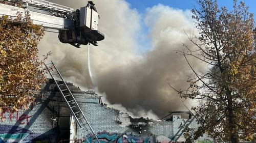 4 FDNY firefighters injured after five-alarm fire at Bronx auto body shop in Tremont section