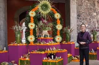 Mujeres del campo protagonizan la ofrenda de Día de Muertos en Palacio Nacional