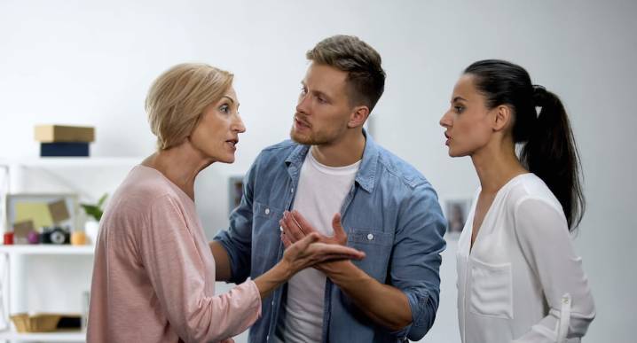 ¿Qué hago si mi familia rechaza a mi pareja?