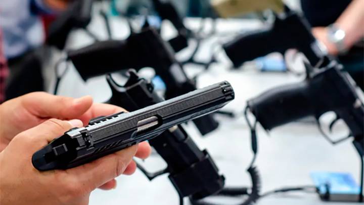 "Una carrera armamentística": alertan por la desregulación de las armas