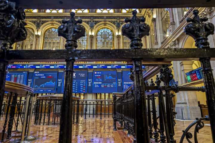 El mercado aún ve gasolina en el motor del Ibex