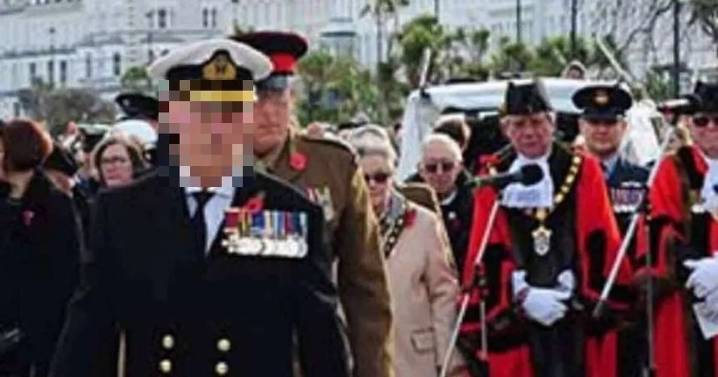 'Fake admiral with phoney medals' seen attending Remembrance service