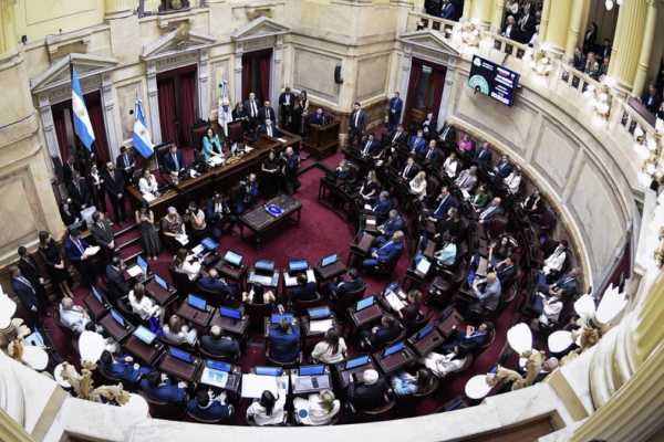 Jura relámpago en el Senado: 23 nuevos legisladores asumieron en una sesión marcada por el caso Villaverde