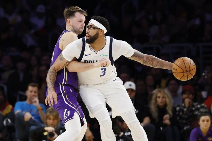 Mavs' Anthony Davis returns to lineup, sees Lakers' Austin Reaves, Luka Dončić put on a show
